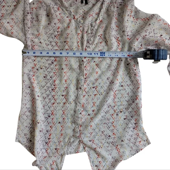 Maurices Women's Blouse Size Small White with Colorful Triangle Pattern - Picture 9 of 14
